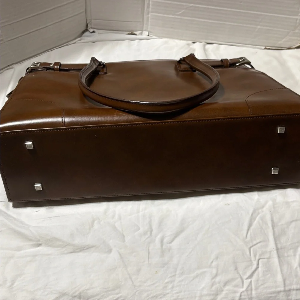 Franklin Covey leather bag with multiple compartments and padding. NWOT